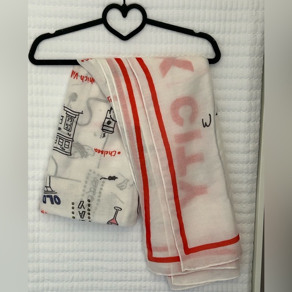 Old Navy White and Red Graphic New York City Scarf - Picture 4 of 5